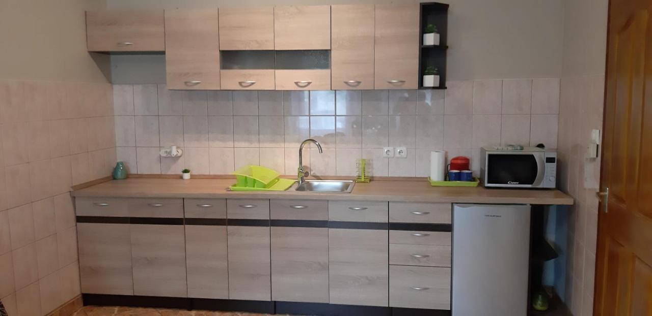Flora Apartman Gyula Exterior photo