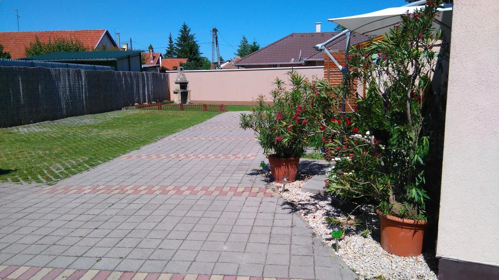 Flora Apartman Gyula Exterior photo